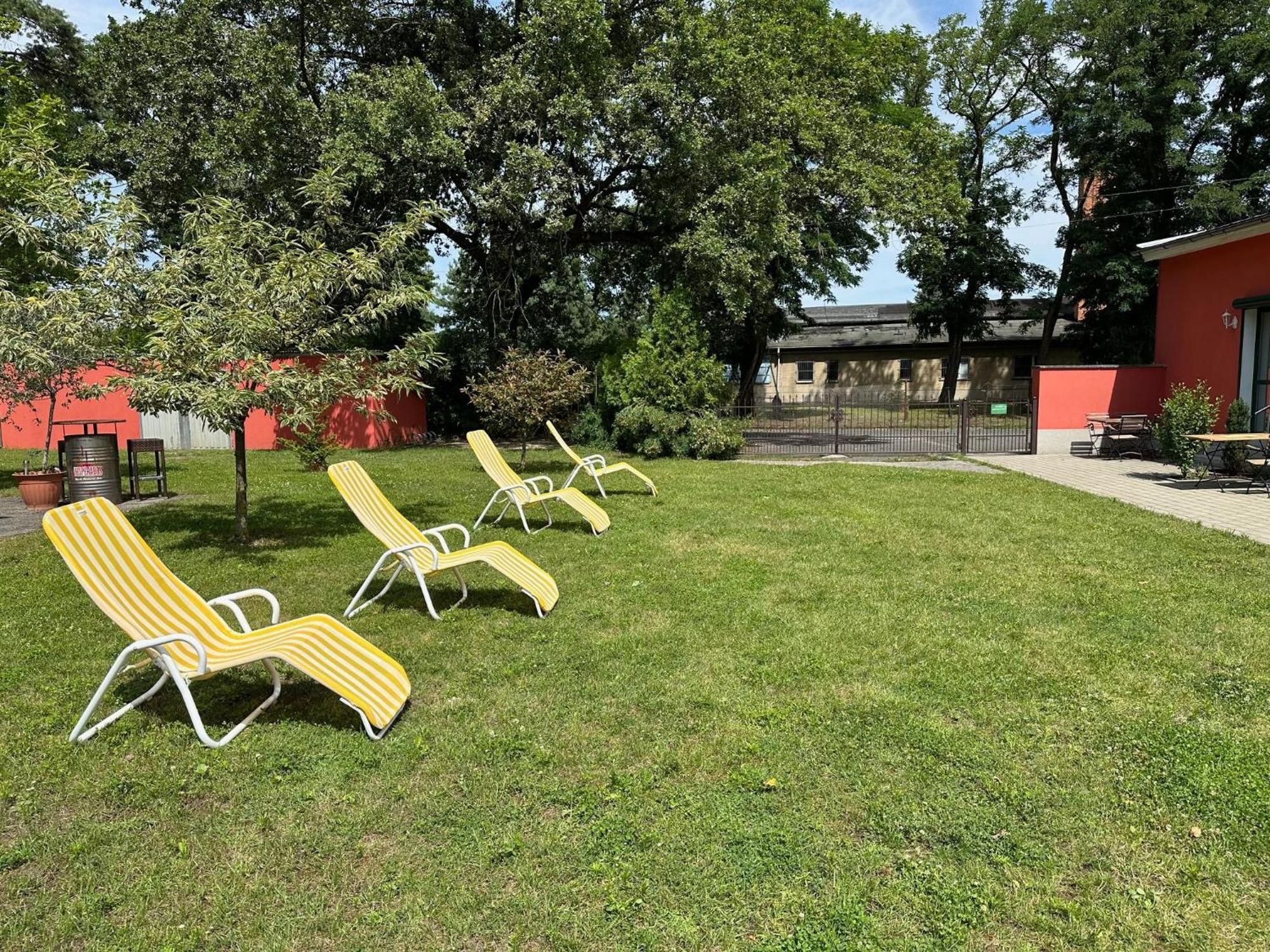 Bed & Breakfast Am Waldguertel Forst  Exterior foto