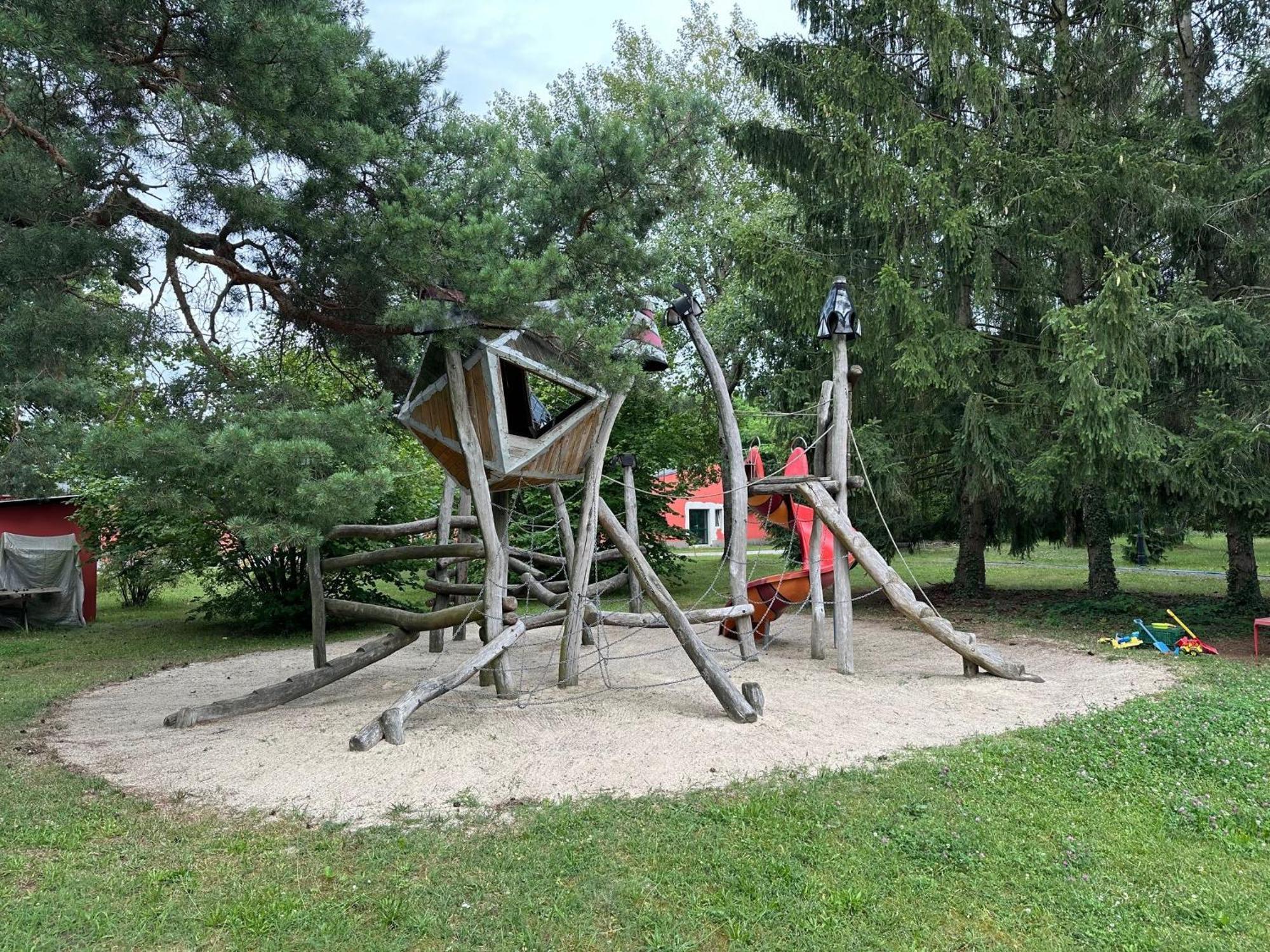 Bed & Breakfast Am Waldguertel Forst  Exterior foto
