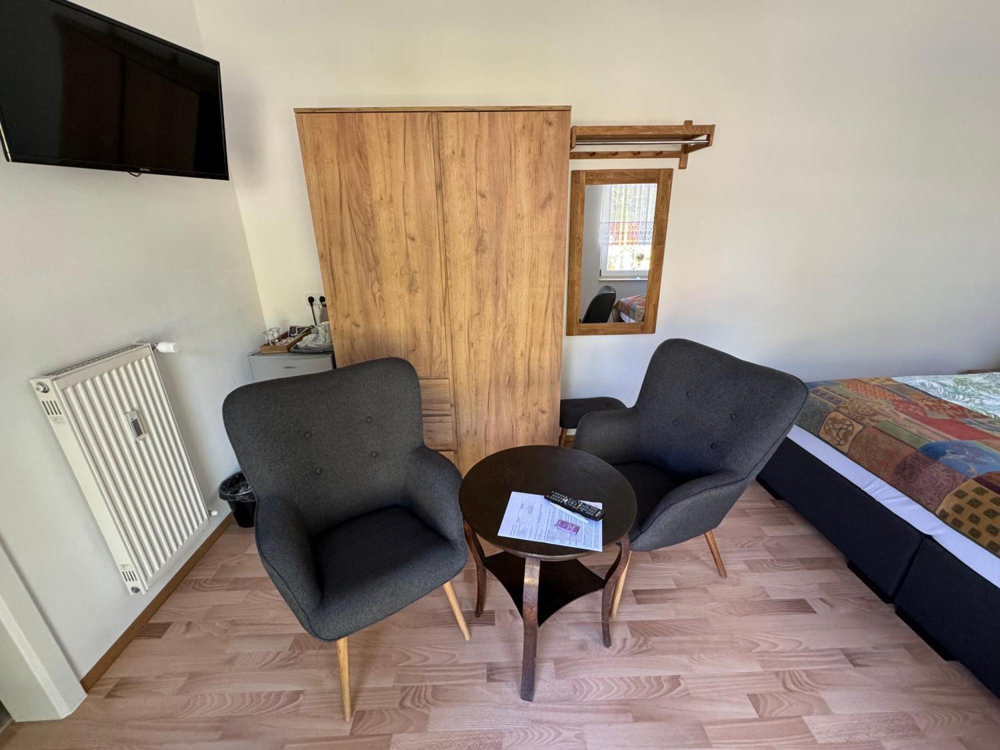 Bed & Breakfast Am Waldguertel Forst  Exterior foto