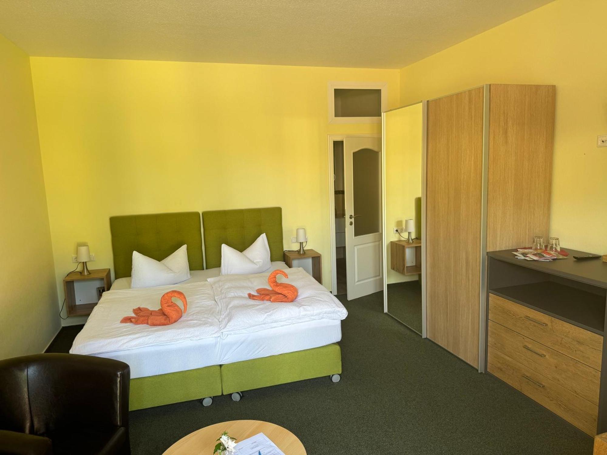 Bed & Breakfast Am Waldguertel Forst  Exterior foto