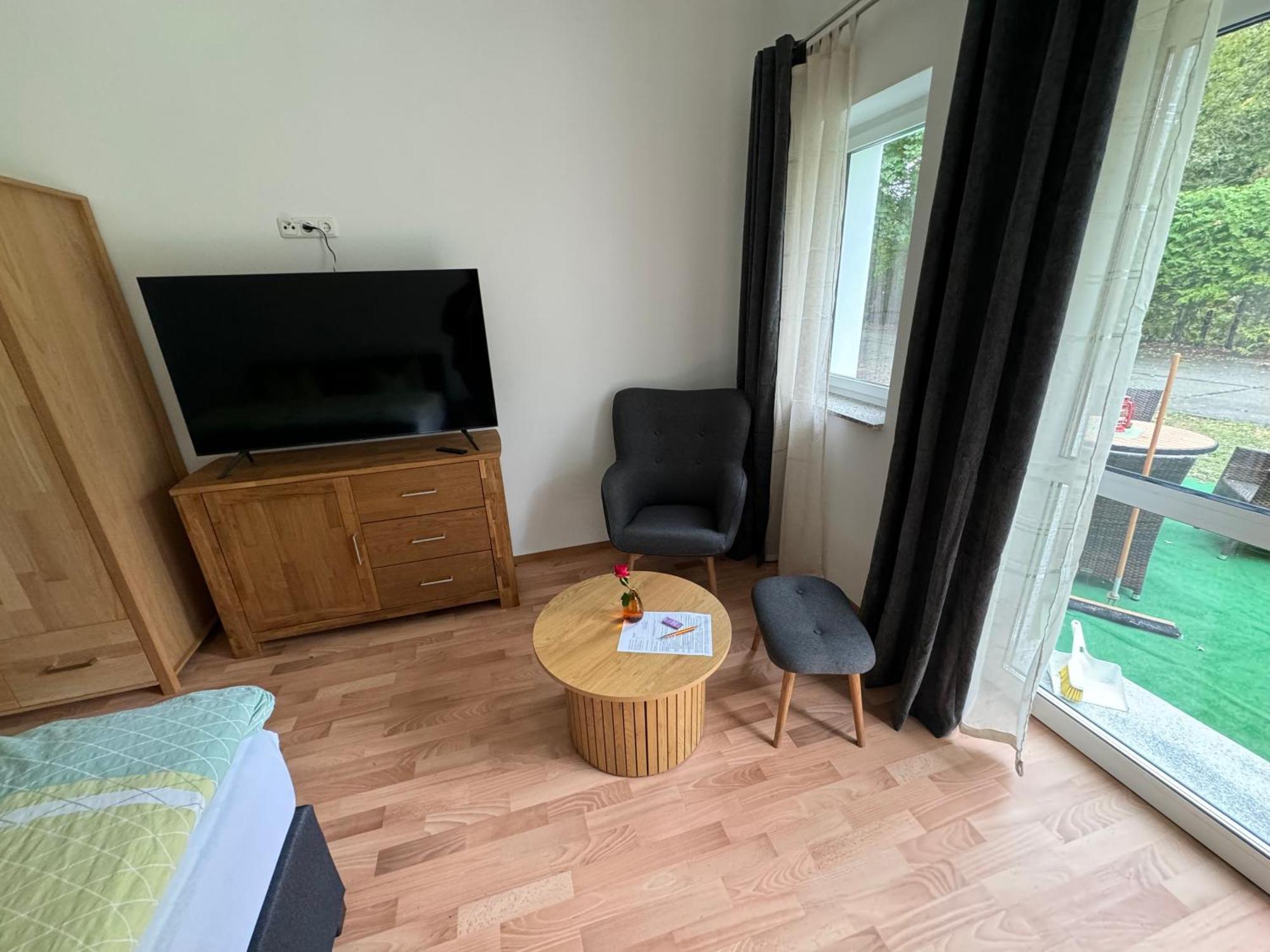 Bed & Breakfast Am Waldguertel Forst  Exterior foto